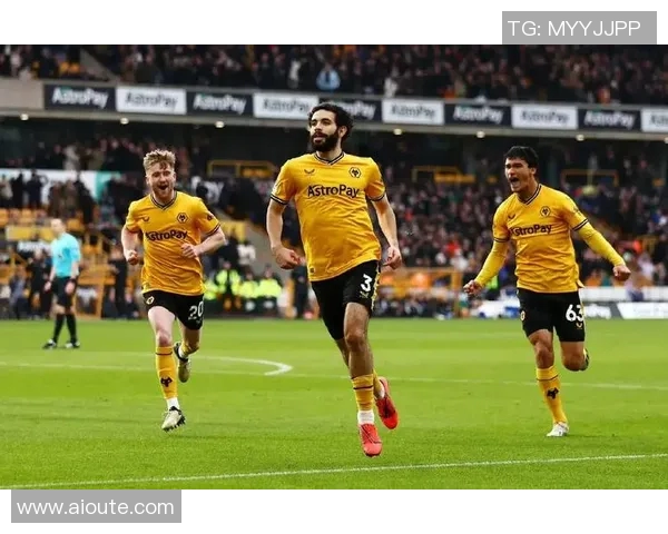 哈斯菲尔德主场迎战狼队争夺英超宝贵积分的激烈对决 哈斯菲尔德主场迎战狼队争夺英超宝贵积分的激烈对决